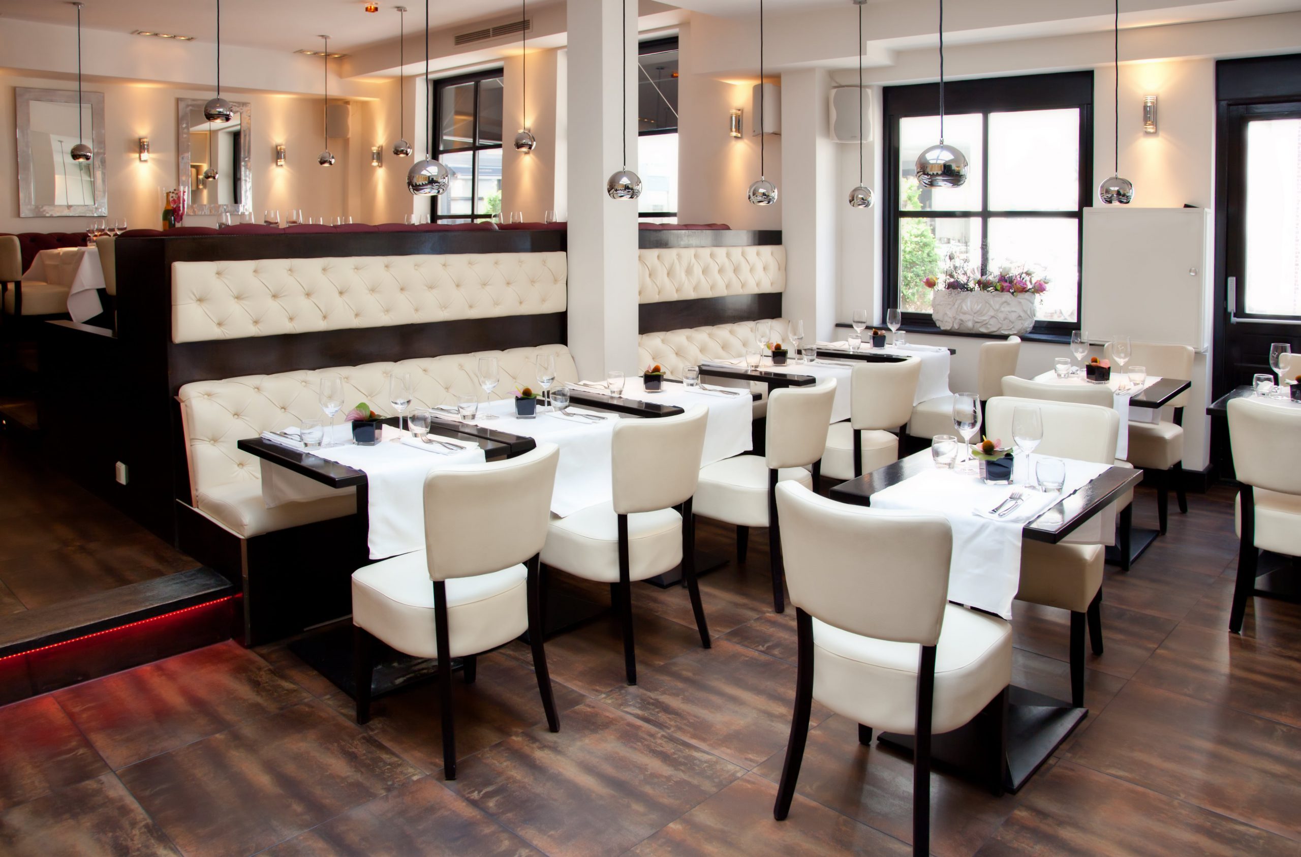 Benefits of Modern Restaurant Furniture