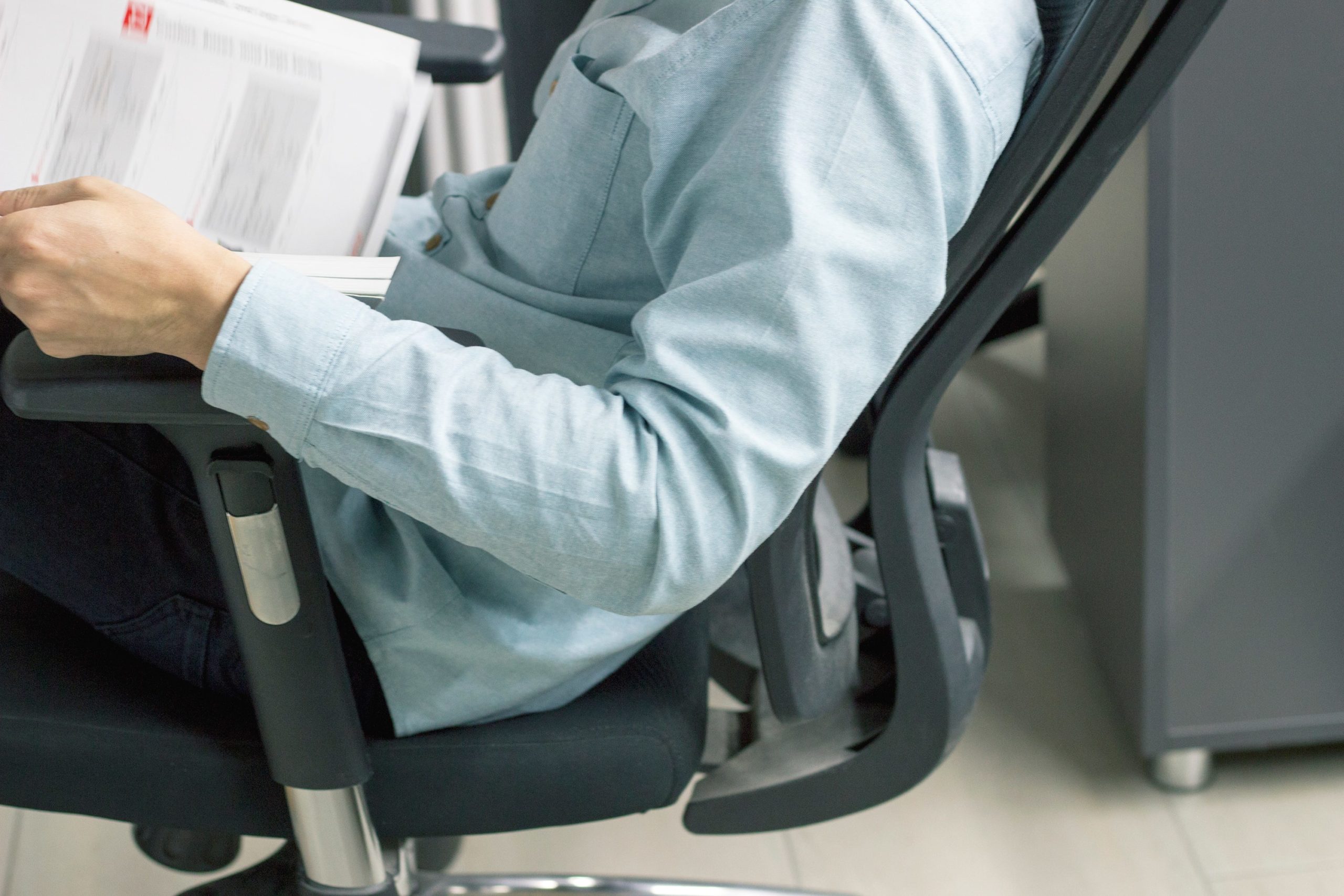 Why Should You Get Office Chairs With Armrests For Your Employees?